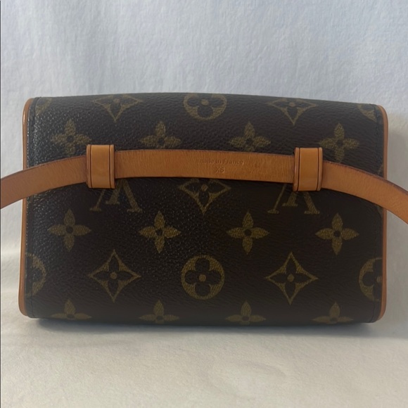 Louis Vuitton Monogram Crossbody Bag - Picture 5 of 10